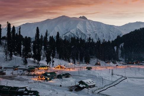 Day 2SRINAGAR-GULMARG-SRINAGAR (60KMS/APPROX 2 HRS DRIVE ONE WAY).